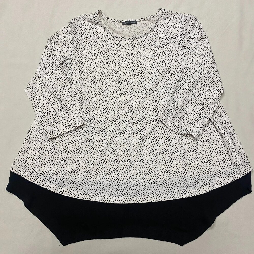 Adrianna Papell Blouse Womens 1X White Black Stretch Shark Hem Pullover Career